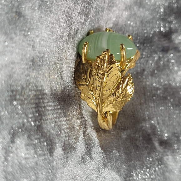 Luxury Light Green Leaf Fashion Ring - Picture 5 of 7